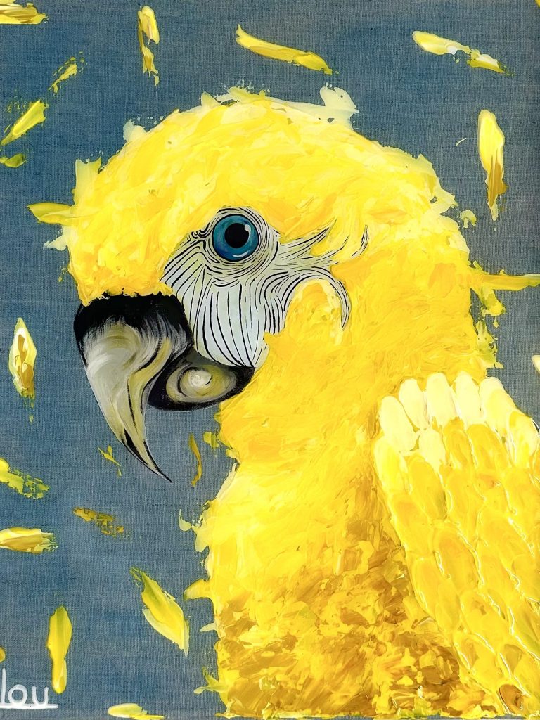 peinture acrylique et encre de Chine d'un perroquet aux couleurs bleu et jaune semblable à un poussin avec une surcouche de résine epoxy de l'artiste peintre Lilou disponible à la vente