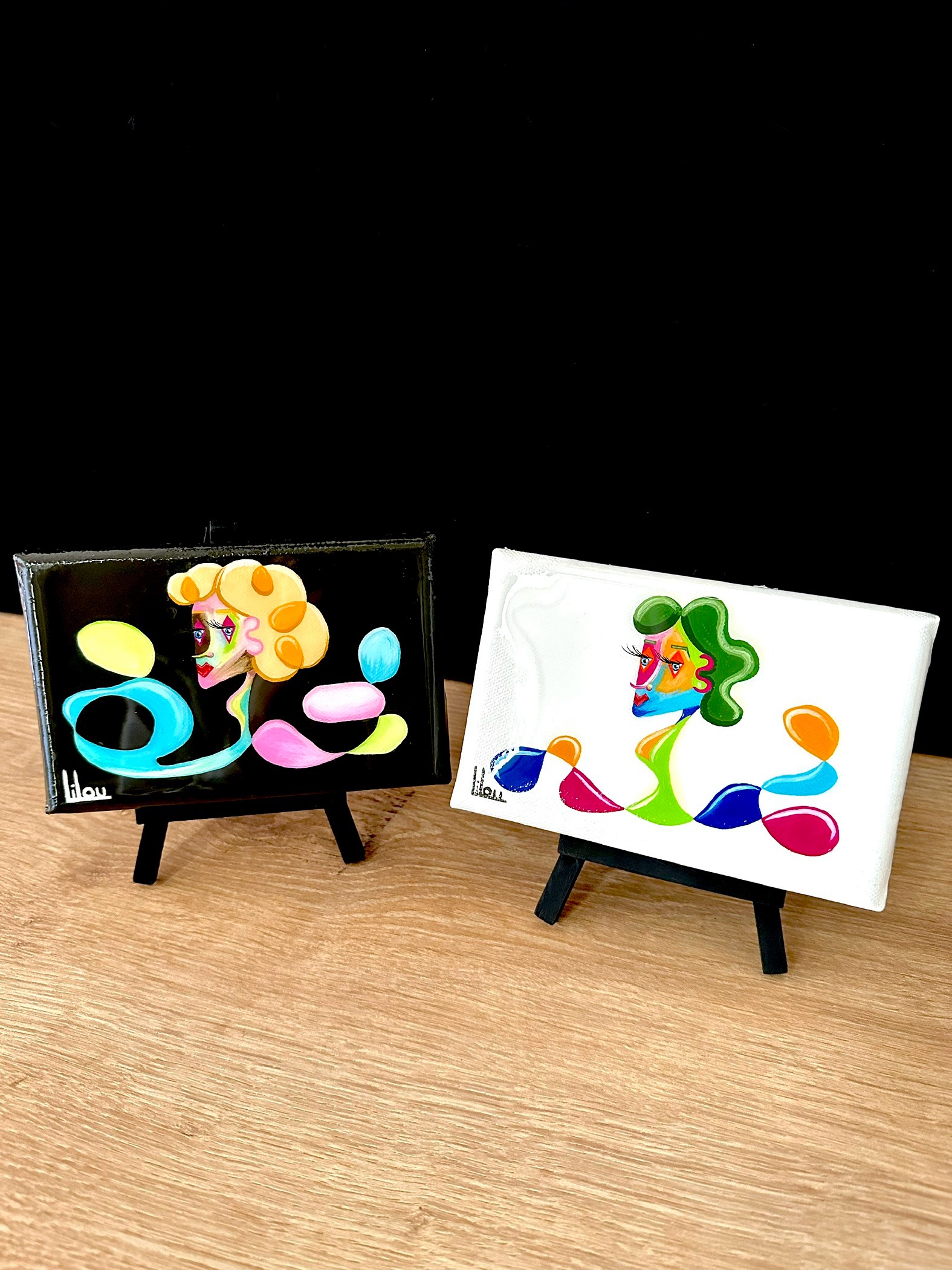 peinture acrylique sur châssis entoilé de coton de buste de femme onirique en miniature avec des couleurs tels que : le blanc, le vert foncé avec une surcouche de résine époxy de l'artiste peintre Lilou
disponible à la vente